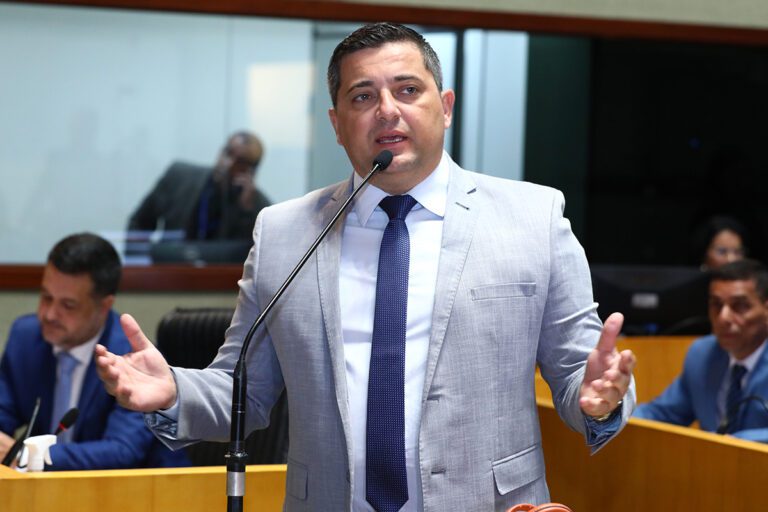 Câmera em uniformes de policiais é pauta em discursos 