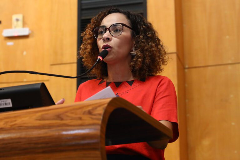 Camila Valadão reivindica políticas contra o racismo 