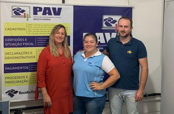 Casa do Empreendedor de Nova Venécia recebe servidores de Vila Pavão para treinamento e implantação do PAV em Vila Pavão