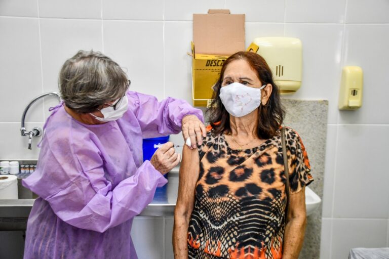 Covid-19: Prefeitura fará mutirão neste sábado (11) para aplicar vacina bivalente em pessoas com mais de 60 anos