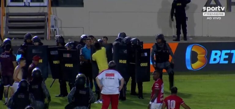 Fim do jogo em Sergipe tem árbitro agredido e reclamação de goleiro: “É uma safadeza”