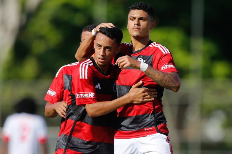 Com jovens do profissional, Flamengo vence o Red Bull Bragantino no Brasileirão sub-20