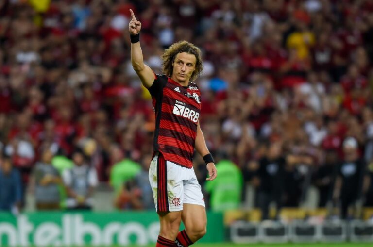 David Luiz defende esquema com três zagueiros adotado por Vítor Pereira no Flamengo