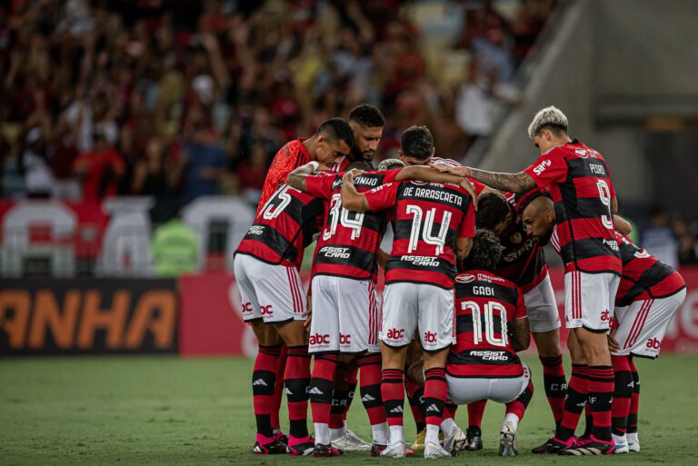 Fabrício Bruno vibra com vitória do Flamengo sobre o Vasco na semi do Carioca