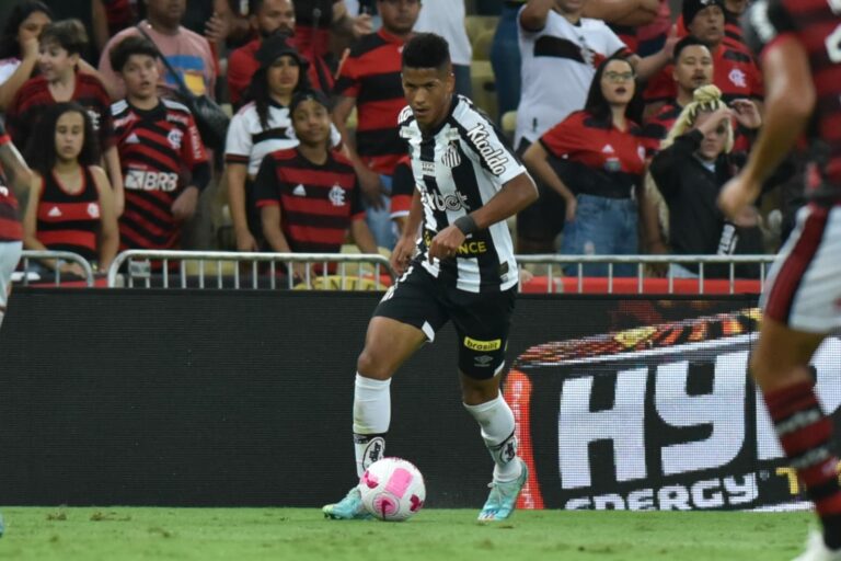 Flamengo prepara proposta pelo atacante Ângelo, do Santos