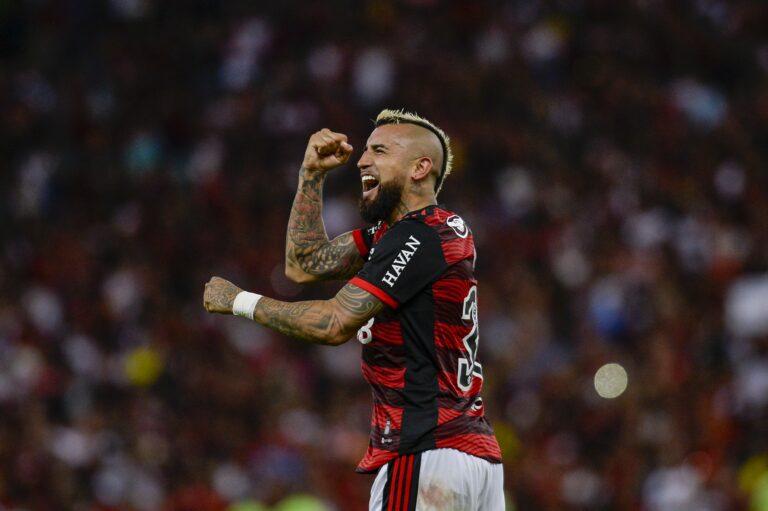 Flamengo vive polêmicas por “curtidas” nas redes sociais