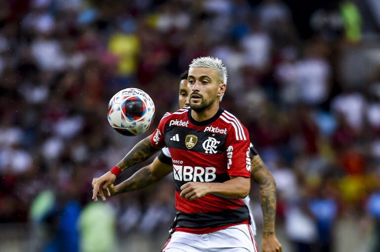 Lesionado, Arrascaeta desfalcará Flamengo na final do Campeonato Carioca