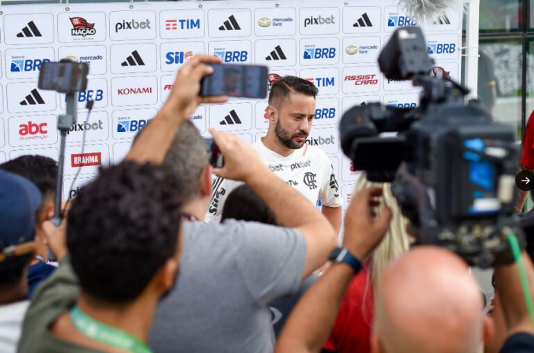 Possível substituto de Arrascaeta, Éverton Ribeiro busca retomar boa fase no Flamengo