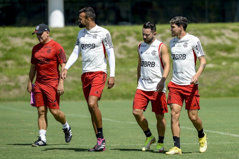Sem Arrascaeta, Flamengo volta aos treinos nesta quinta-feira