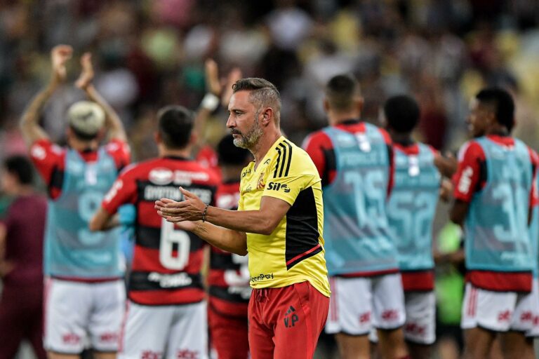 Vítor Pereira lamenta quantidade de lesões no elenco do Flamengo