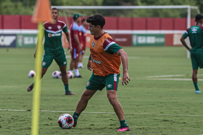 Artilheiro do Fluminense no Carioca, Cano rasga elogios a Fernando Diniz: “Dentro de campo, eu morro por ele”