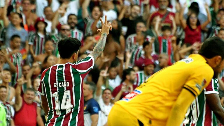 Cano exalta a atuação do Fluminense após marcar quatro vezes em goleada