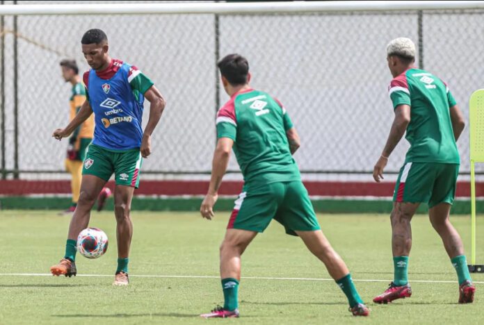Destaque do Carioca, atacante Lelê já treina com elenco do Fluminense