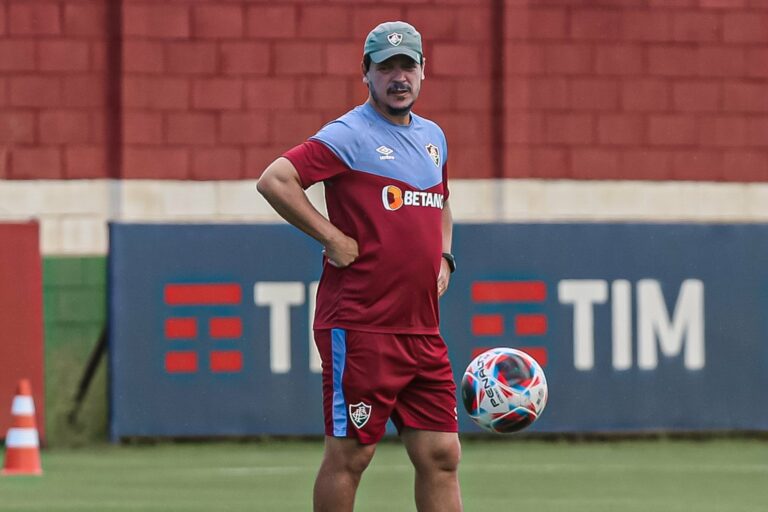 Diniz testa mudanças no Fluminense visando semifinal contra o Volta Redonda