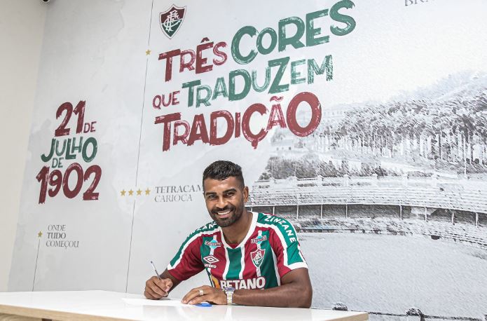 Fluminense anuncia a contratação do volante Thiago Santos, ex-Palmeiras