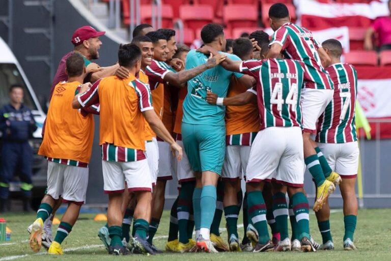 Fluminense domina o Bangu do início ao fim e goleia no Mané Garrincha pelo Carioca