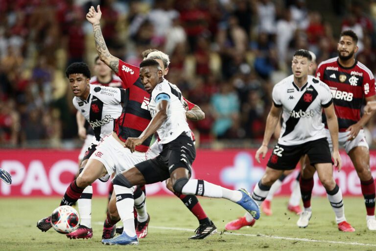 Léo defense Capasso após erro do zagueiro contra o Flamengo: “Não tem culpado”