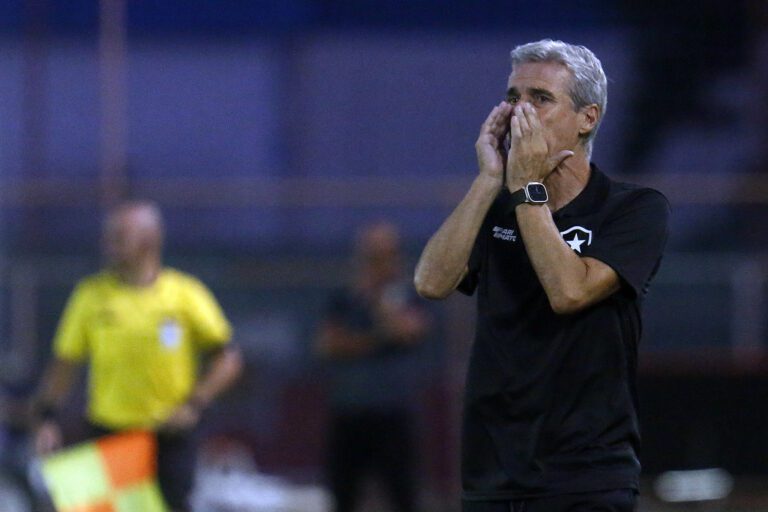 Luís Castro não teme pressão durante má fase do Botafogo e foca na disputa da Taça Rio