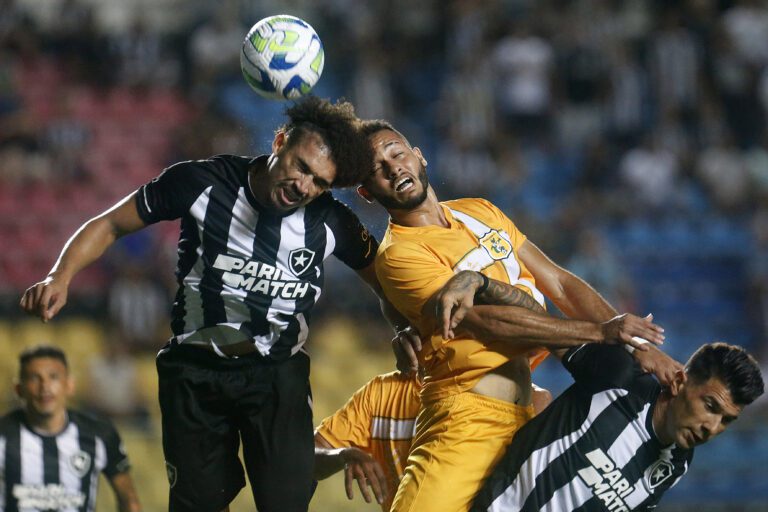 Luís Castro ressalta eficiência das bolas paradas do Botafogo: “Temos tirado dividendos”