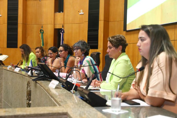 Mulheres apontam desafios na luta por direitos 