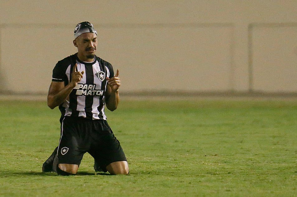 Botafogo F.R. on X: Fim de jogo! 🔥 Com gol de Adryelson nos acréscimos,  Botafogo empata com o Sergipe em 1 a 1 e avança na Copa do Brasil.  #VamosBOTAFOGO  /