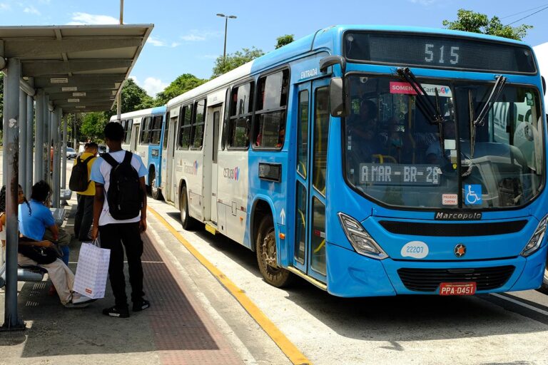 PL: abrigos de ônibus a cargo de municípios