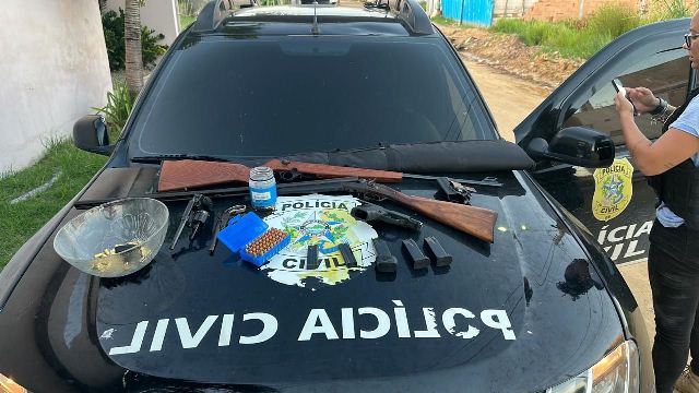 Polícia Civil prende homem e apreende armas de fogo e munições ao atender vítima de violência doméstica em São Mateus