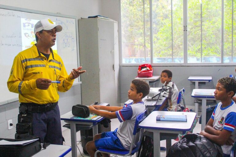 Preci: ciclo de palestras contra as drogas vai atender 900 alunos de Linhares   		