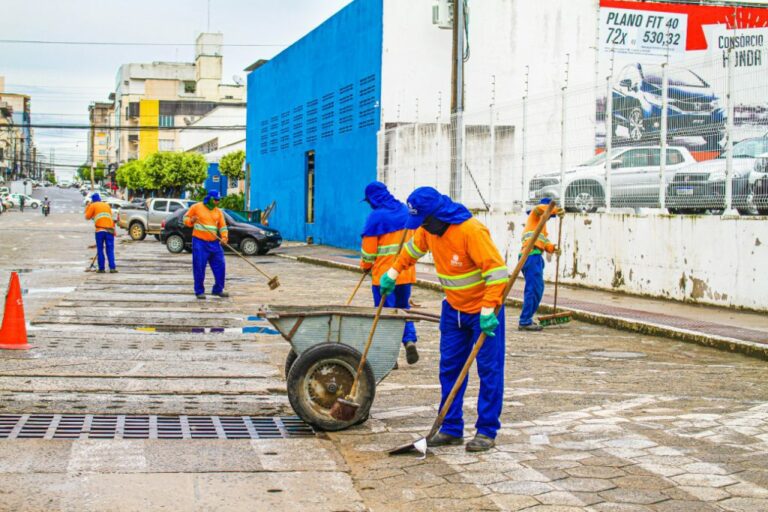 Prefeitura de Linhares faz a manutenção da limpeza urbana em 13 bairros nesta terça-feira, 14   		