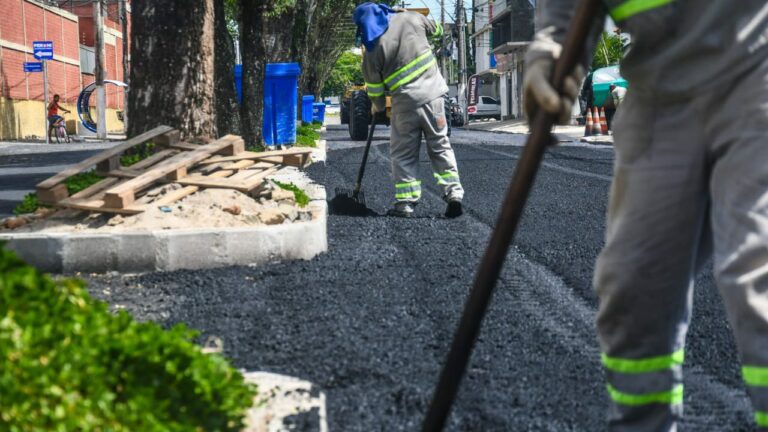 Prefeitura de Linhares reforça serviço de conservação e manutenção de vias públicas   		