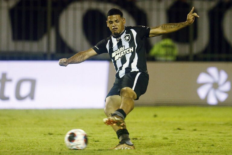 Raí comemora primeiro gol pelo Botafogo e vaga na final na Taça Rio