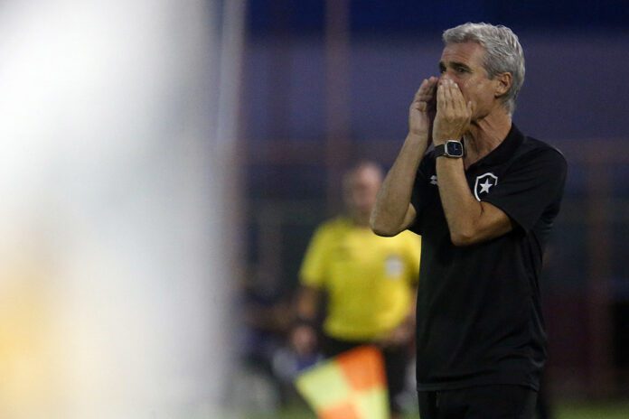 Técnico Luís Castro, do Botafogo, volta a falar sobre o Estadual