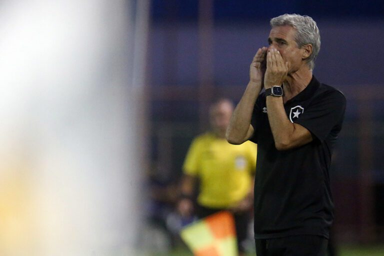 Técnico Luís Castro, do Botafogo, volta a falar sobre o Estadual