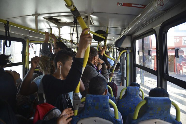 Usuários de ônibus poderão ser indenizados por danos