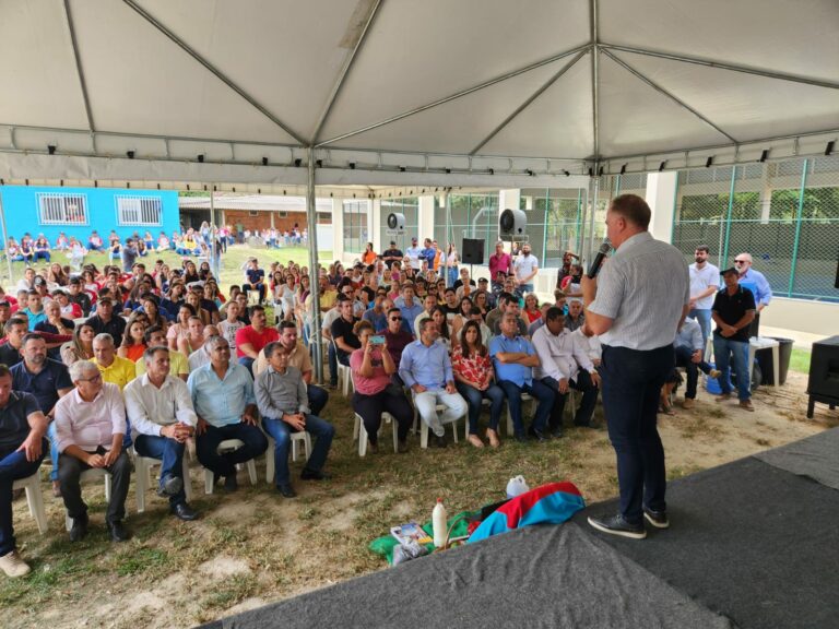 Governador realiza entrega de investimentos na infraestrutura em Vila Pavão