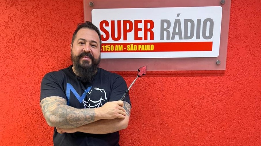 Mauricio Medeiros nas dependências da Super Rádio 1150 AM