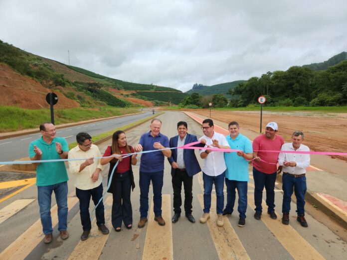 Governador inaugura obras de pavimentação asfáltica em Brejetuba