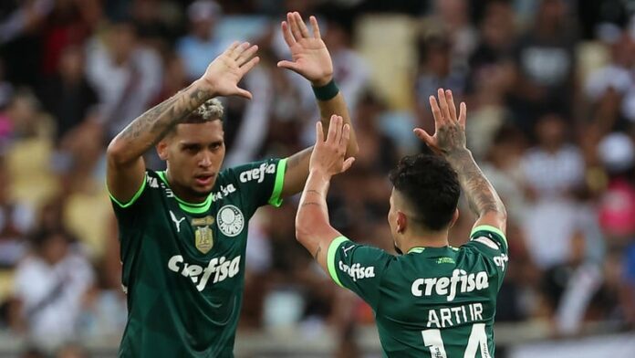 Análise: Palmeiras não consegue ser o “time da virada” e se salva na bola aérea para empatar com o Vasco