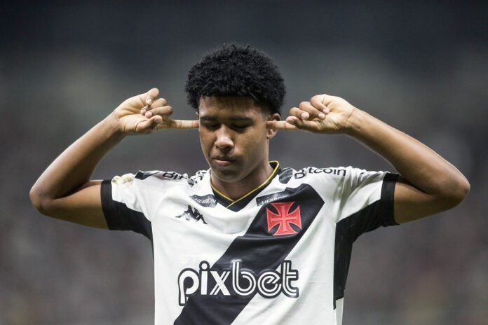 Andrey projeta duelo do Vasco contra o Palmeiras