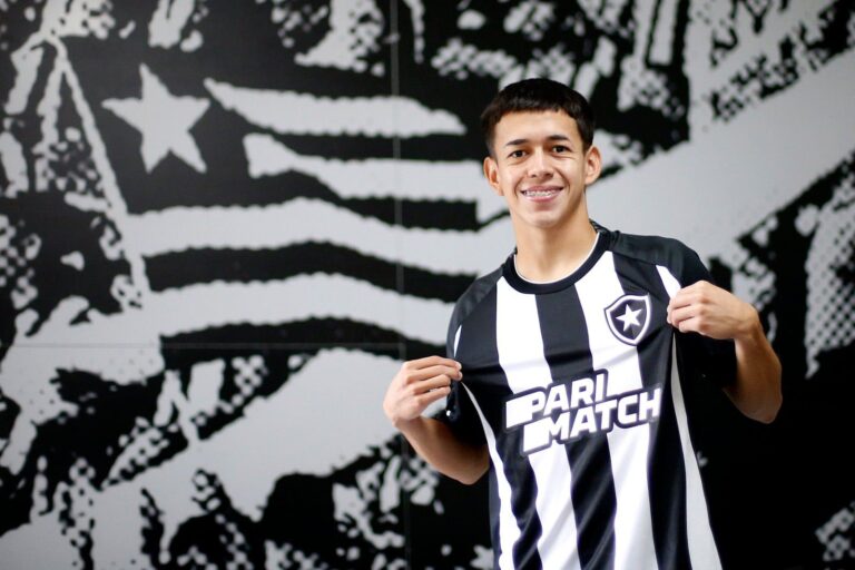 Botafogo confirma contratação de Matías Segovia