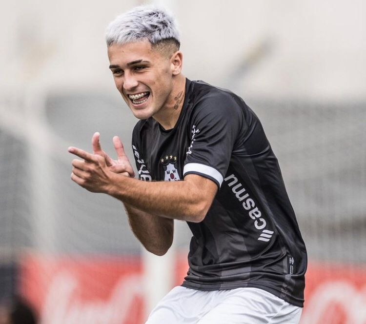 Botafogo fecha com uruguaio Diego Hernández para o segundo semestre