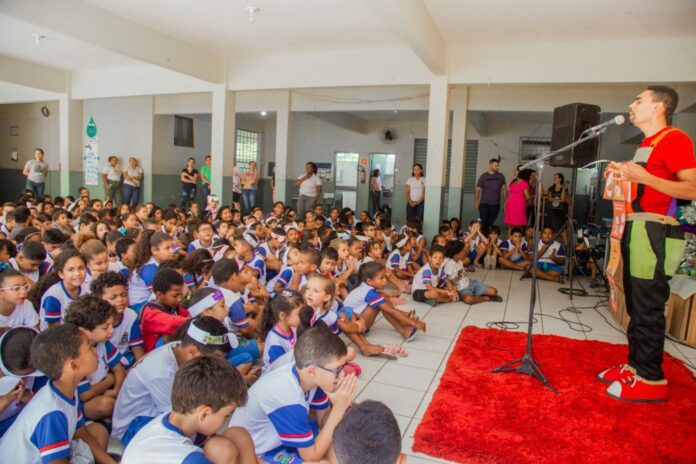 Cacau Show doa 1,2 mil ovos de chocolate para serem entregues a estudantes de escola municipal do Canivete   		