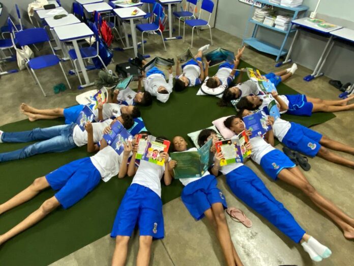 Escola do bairro Novo Horizonte realiza programação especial na Semana do Dia Nacional do Livro Infantil   		