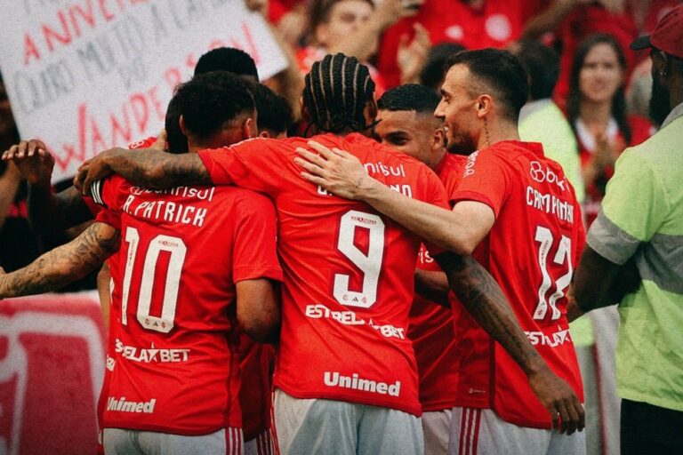 Com gol no fim, Internacional derrota o Flamengo pelo Brasileirão