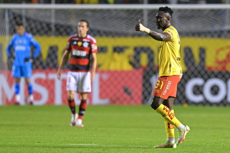 Derrota na Libertadores aumenta pressão em cima de Vítor Pereira no Flamengo: “Somos obrigados a ganhar”