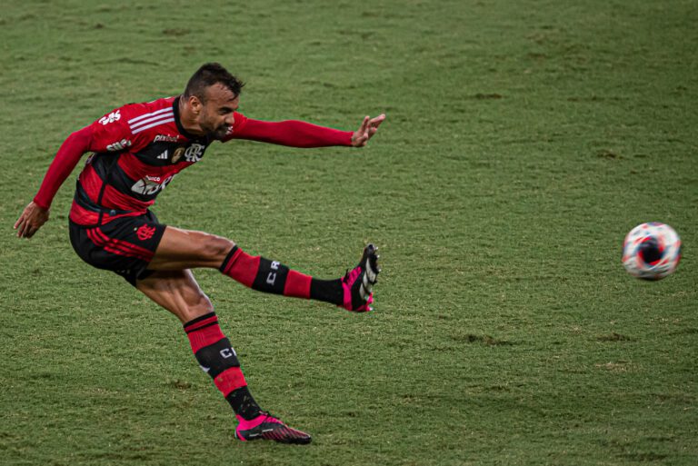 Fabrício Bruno se esquiva sobre possível mudança de técnico no Flamengo