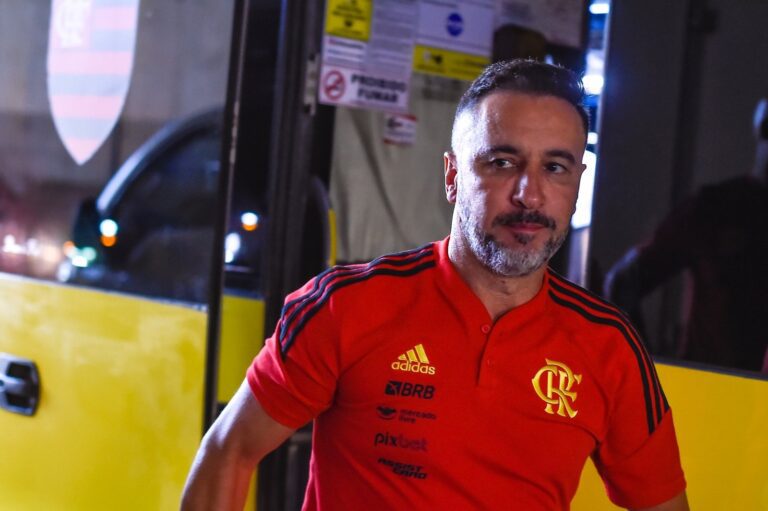 Flamengo anuncia a demissão do técnico Vítor Pereira