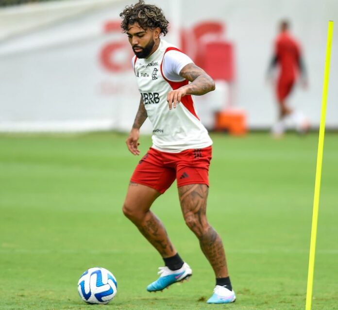 Gabigol treina normalmente com elenco do Flamengo