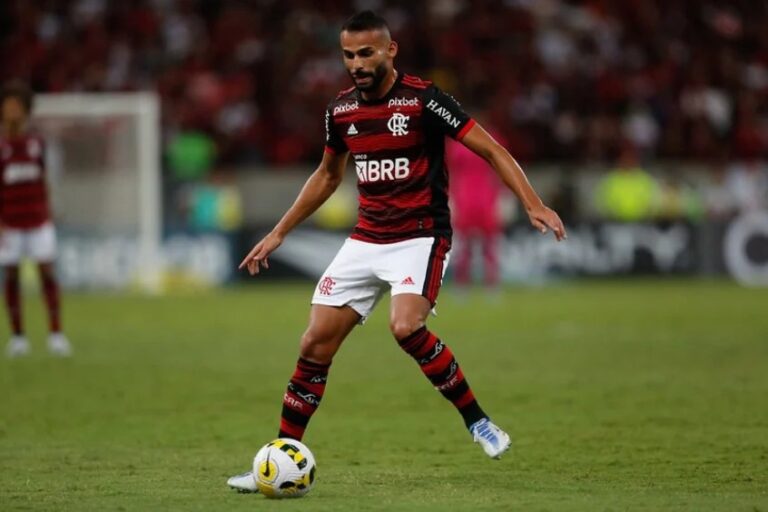 Thiago Maia responde comentário de torcedor e promete melhora no Flamengo