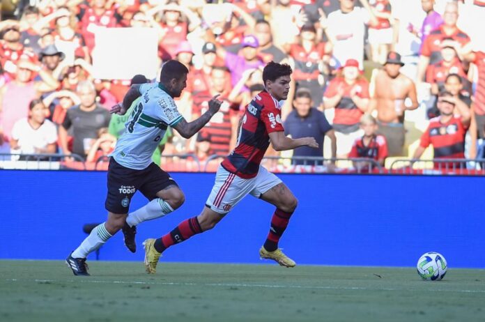​​​​​​​Ayrton Lucas destaca importância da vitória do Flamengo e projeta trabalho com Sampaoli